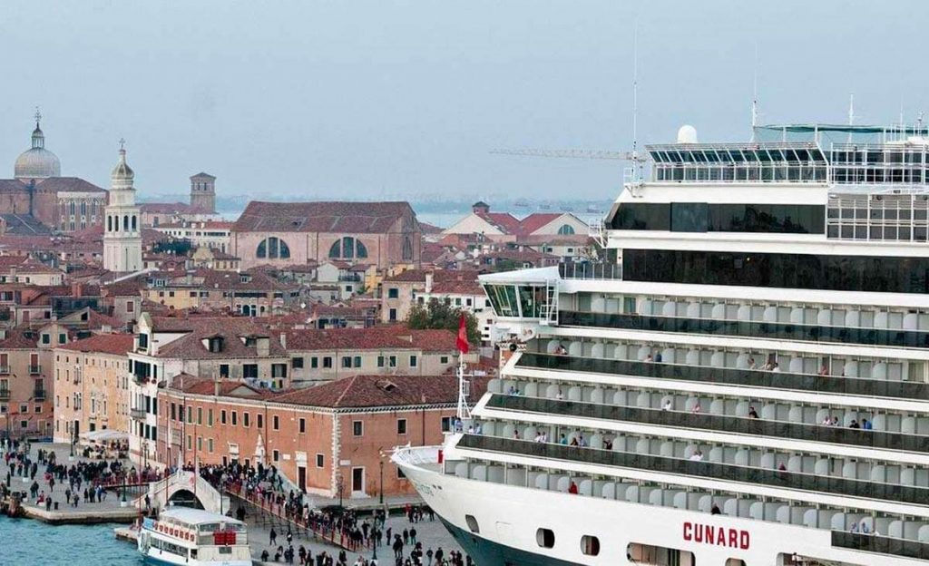 Italia prohíbe la entrada de grandes cruceros del famoso canal de Venecia.
