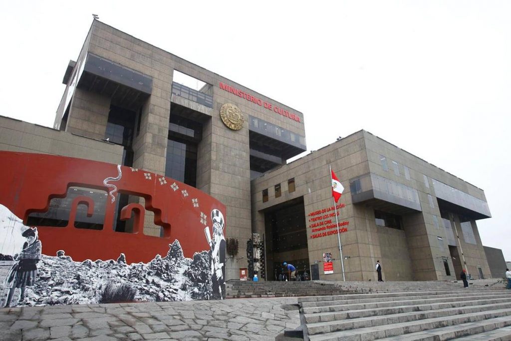 Declaran de interés nacional traslado del Ministerio de Cultura a la ciudad del Cusco.