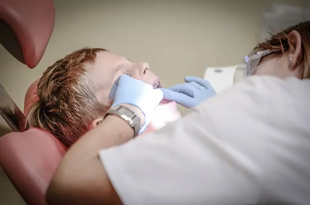 niño con el dentista