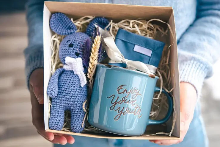 Oso y taza personalizado en una caja