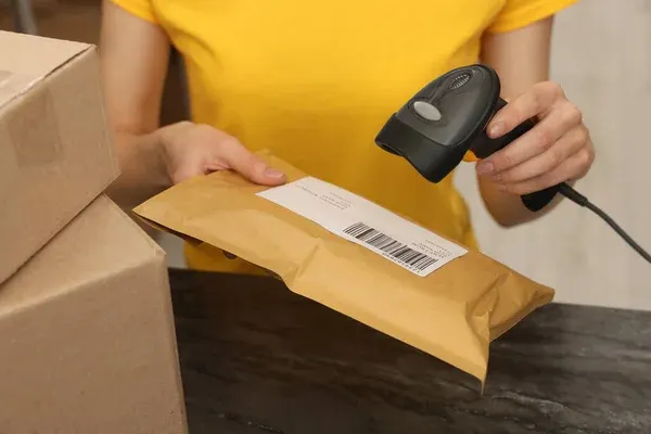 El lector de código de barras es uno de los equipos para gestionar el inventario.