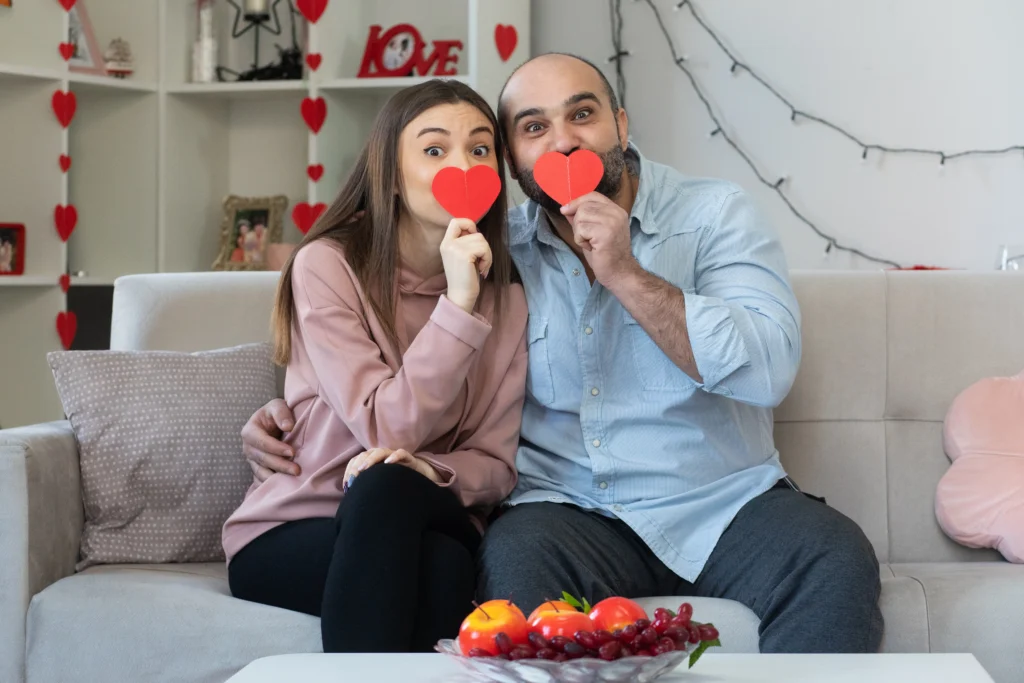 una pareja juntos