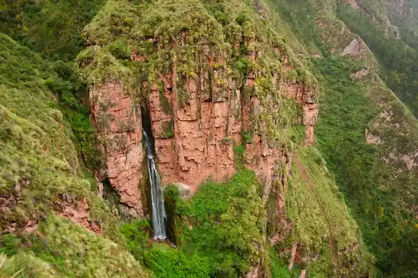 Perolniyoc, una de las cascadas más bonitas del Perú que la convierten en uno de los mejores destinos para visitar