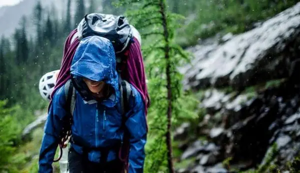 Beneficios de hacer senderismo en temporada de lluvias