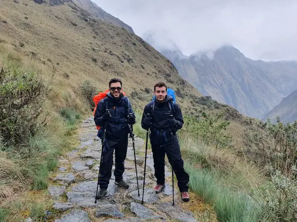 Por qué es importante prepararse para el senderismo en temporada de lluvias