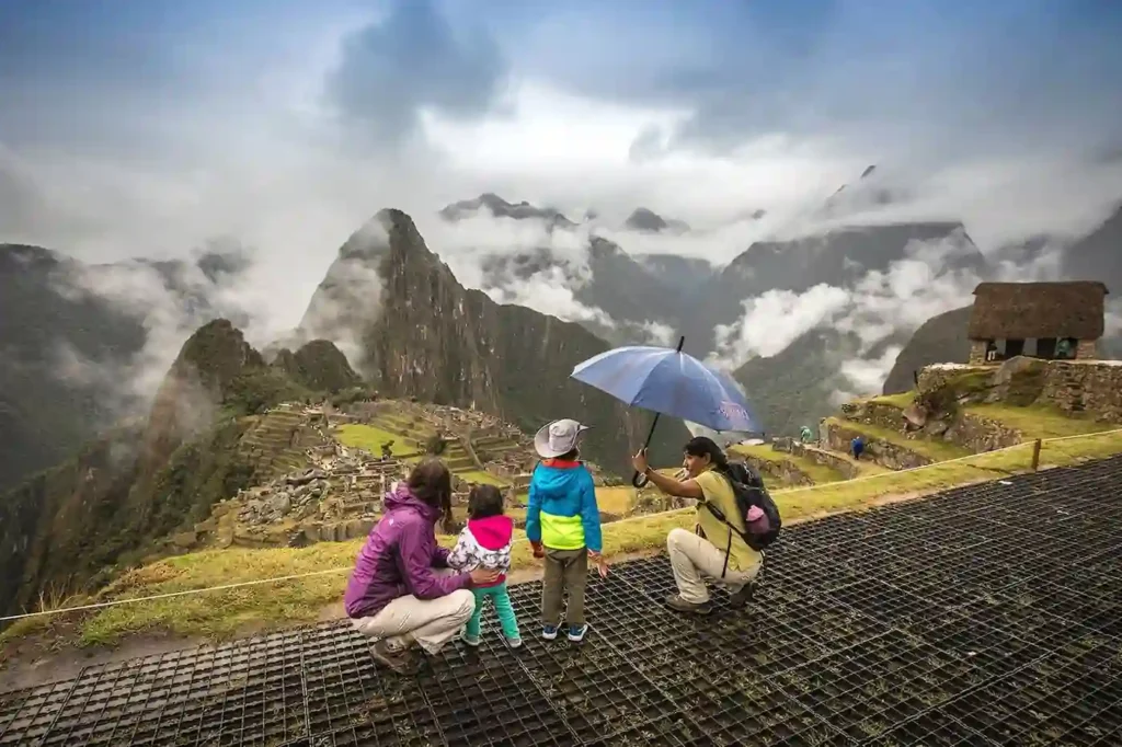 Familia en Machu Picchu