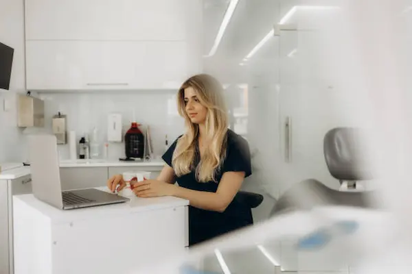 Ergonomía e innovación en el mobiliario dental