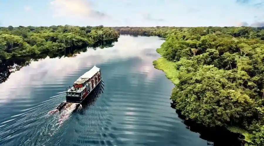 Bote en el Rio amazonas
