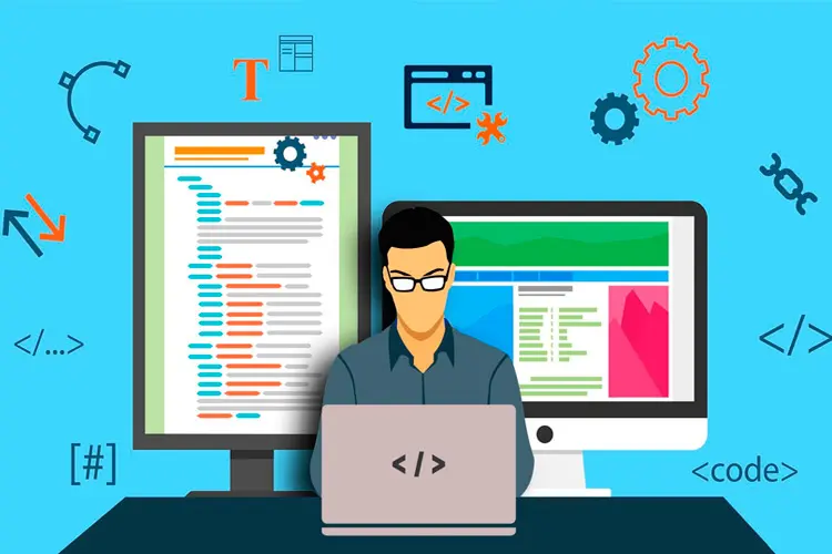 una persona de una agencia de desarrollo web optimizando una página en linea