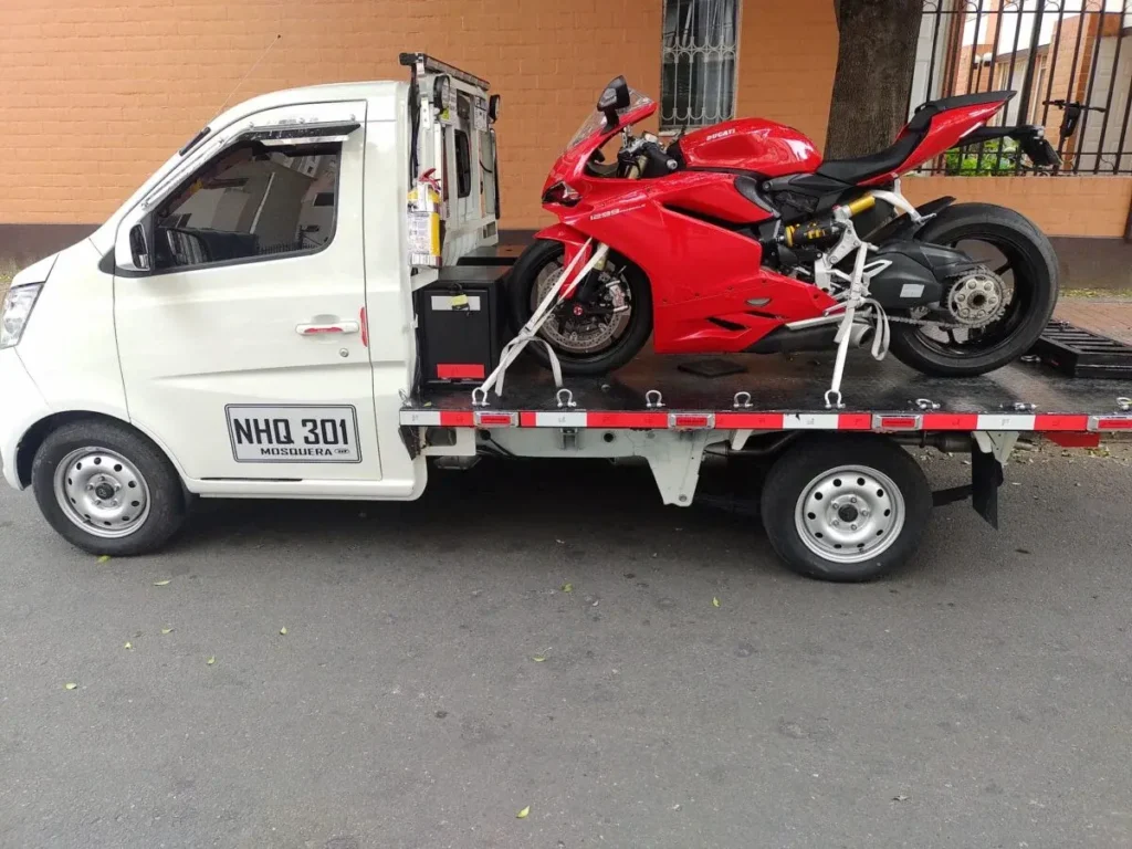 Servicio de grúa para motos ,precisión y cuidado