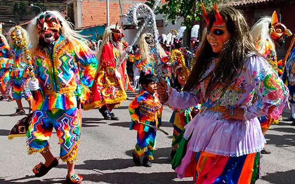 La danza de los Saqras