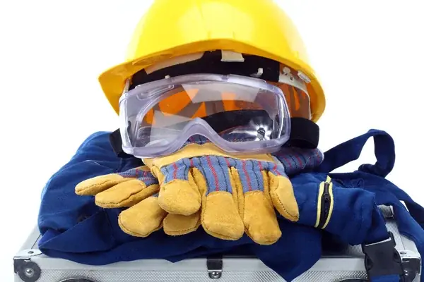 Equipos de protección personal (EPP) recomendados contra riesgos eléctricos