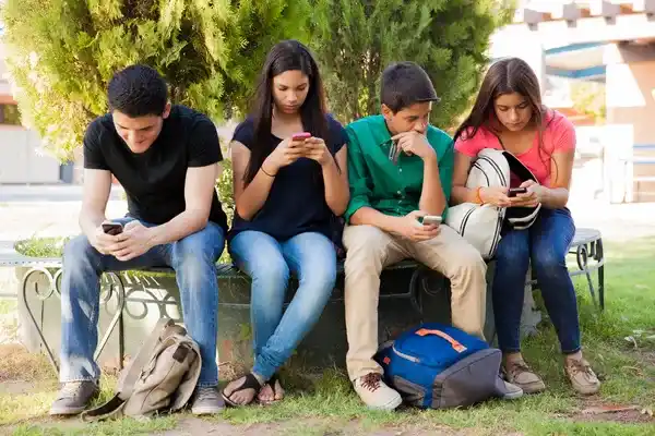 Influencia de las redes sociales Cómo impactan en tus decisiones