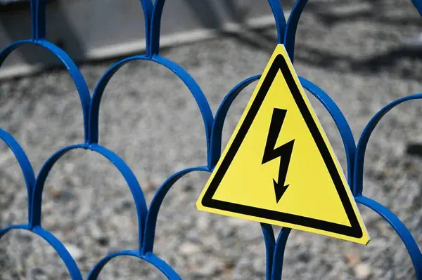 Qué son los riesgos eléctricos en el trabajo y por qué son peligrosos