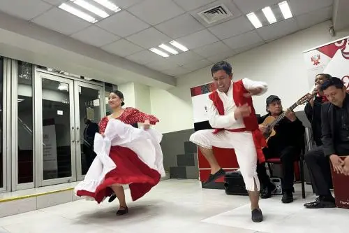 como celebran fiestas patrias en el Perú