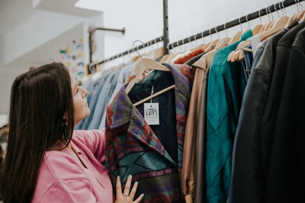 Retos y barreras del mercado de ropa usada en Perú
