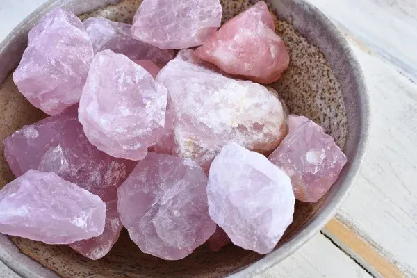 Significado de los colores de los cuarzos: rosa