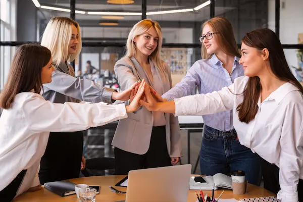 Empoderar a otras mujeres impulsando su crecimiento profesional
