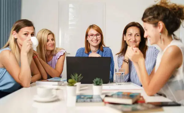 Empoderar a otras mujeres impulsando su crecimiento profesional