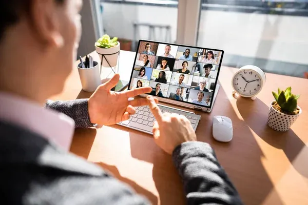 Beneficios del trabajo híbrido para tu negocio