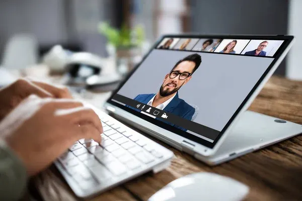 Cómo implementar el trabajo híbrido en tu empresa con éxito