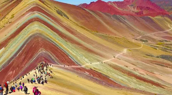 Montaña de los 7 colores un espectáculo natural único