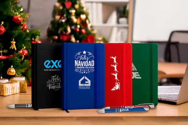 12 ideas de regalos corporativos económicos pero elegantes para Navidad