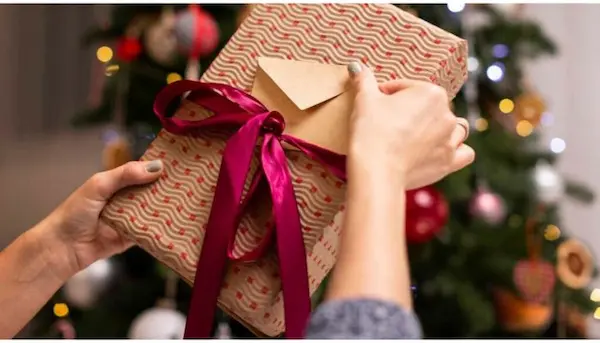 12 ideas de regalos corporativos económicos pero elegantes para Navidad