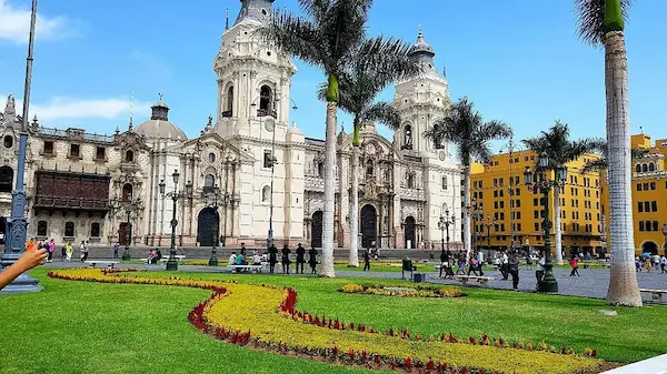 Plaza Mayor y Catedral de Lima - semana santa 