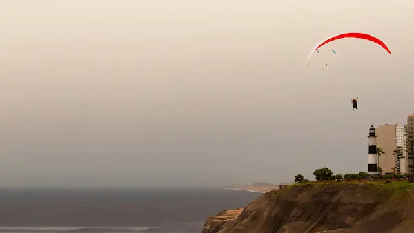 Cómo elegir actividades de aventura en la costa peruana