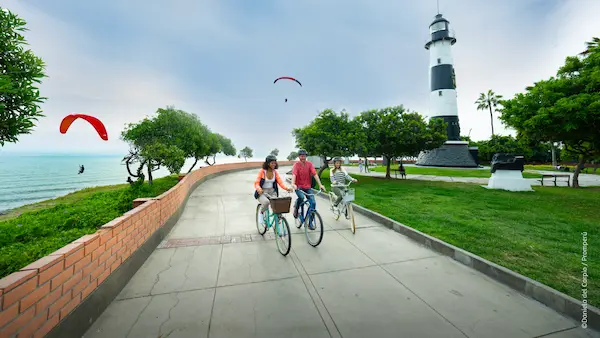 Trekking urbano y ciclismo por malecones (Lima)