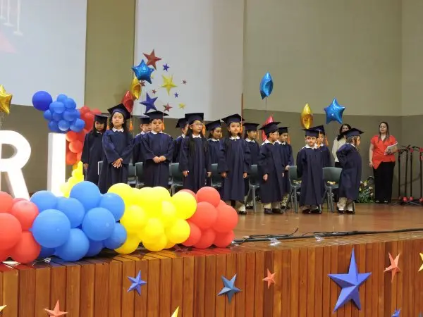 1. Ceremonia sencilla con entrega de diplomas