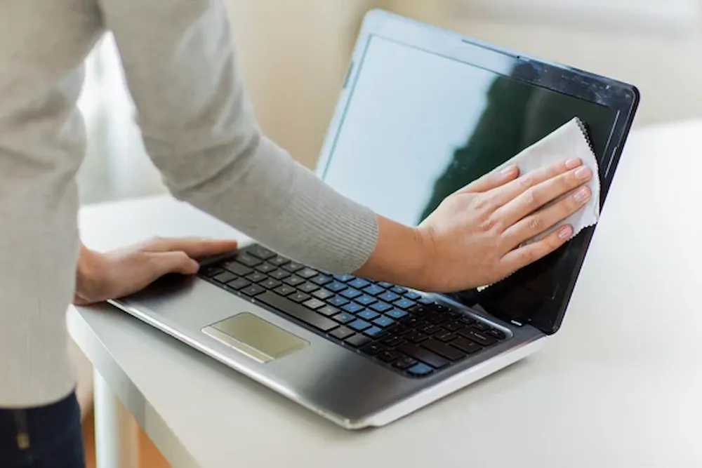 Cómo limpiar mi laptop guía paso a paso para mantenerla impecable