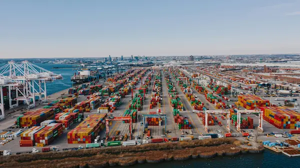 Cómo se integran la logística y comercio exterior en las operaciones empresariales