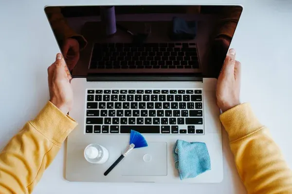 Preparativos antes de limpiar tu laptop