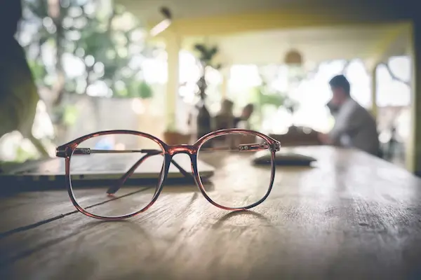 Qué son los lentes de acetato