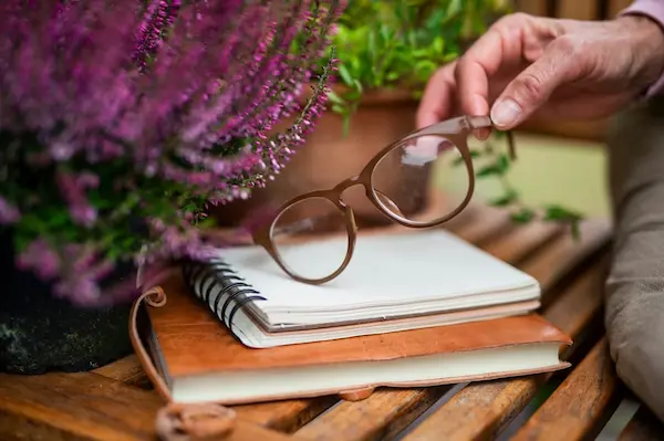 Ventajas reales de los lentes de acetato en el uso diario