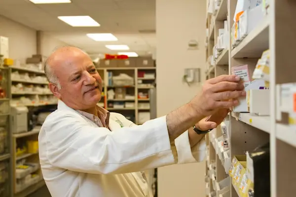 la clinica Eyes Center y su farmacia oftalmologica en Lima