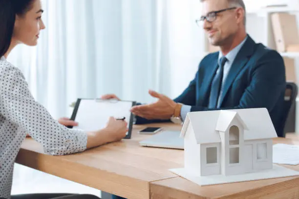 Cómo los portales inmobiliarios influyen en la decisión de compra y venta