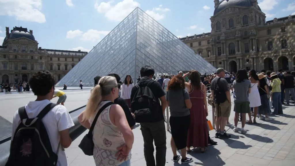 Crisis de marca en el Louvre tras el cierre de salas por nueva inundación