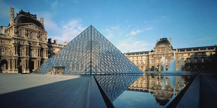 El Louvre como marca cultural global en medio de una crisis de marca institucional