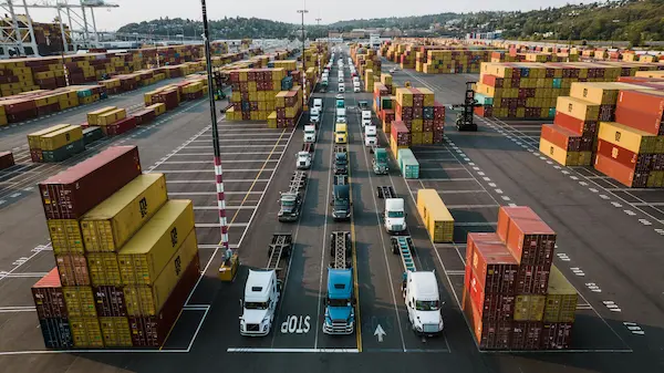 Integración tecnológica en transporte y distribución