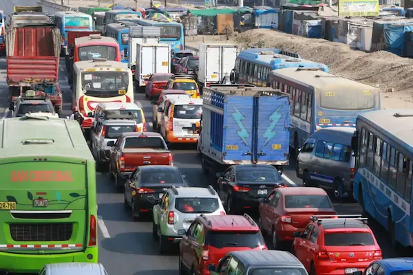 El aumento de la congestión vehicular en las ciudades