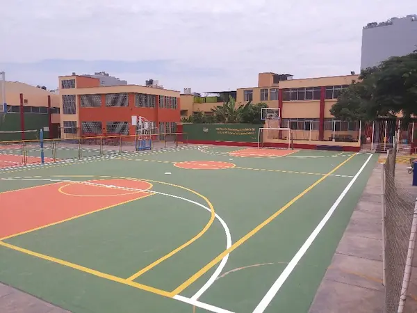Colegio María de las Mercedes educación física primaria secundaria La Victoria