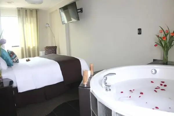 hoteles con jacuzzi en Lince Lima habitaciones cómodas jacuzzi privacidad descanso