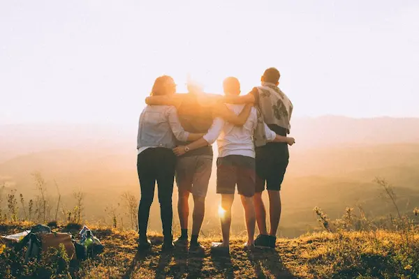 La importancia de las experiencias y los detalles en las relaciones sociales actuales