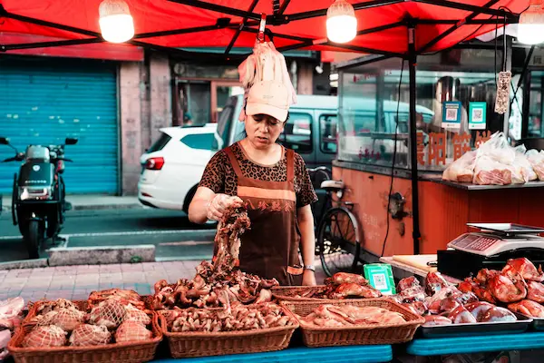 Bolivia exporta carne a China: el impacto del puerto de Chancay y el rol estratégico del Perú