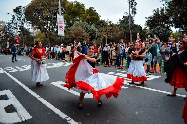 Costumbres que mantienen viva la identidad peruana