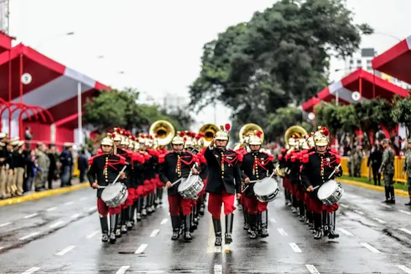 Ver la Gran Parada y el Desfile Cívico-Militar